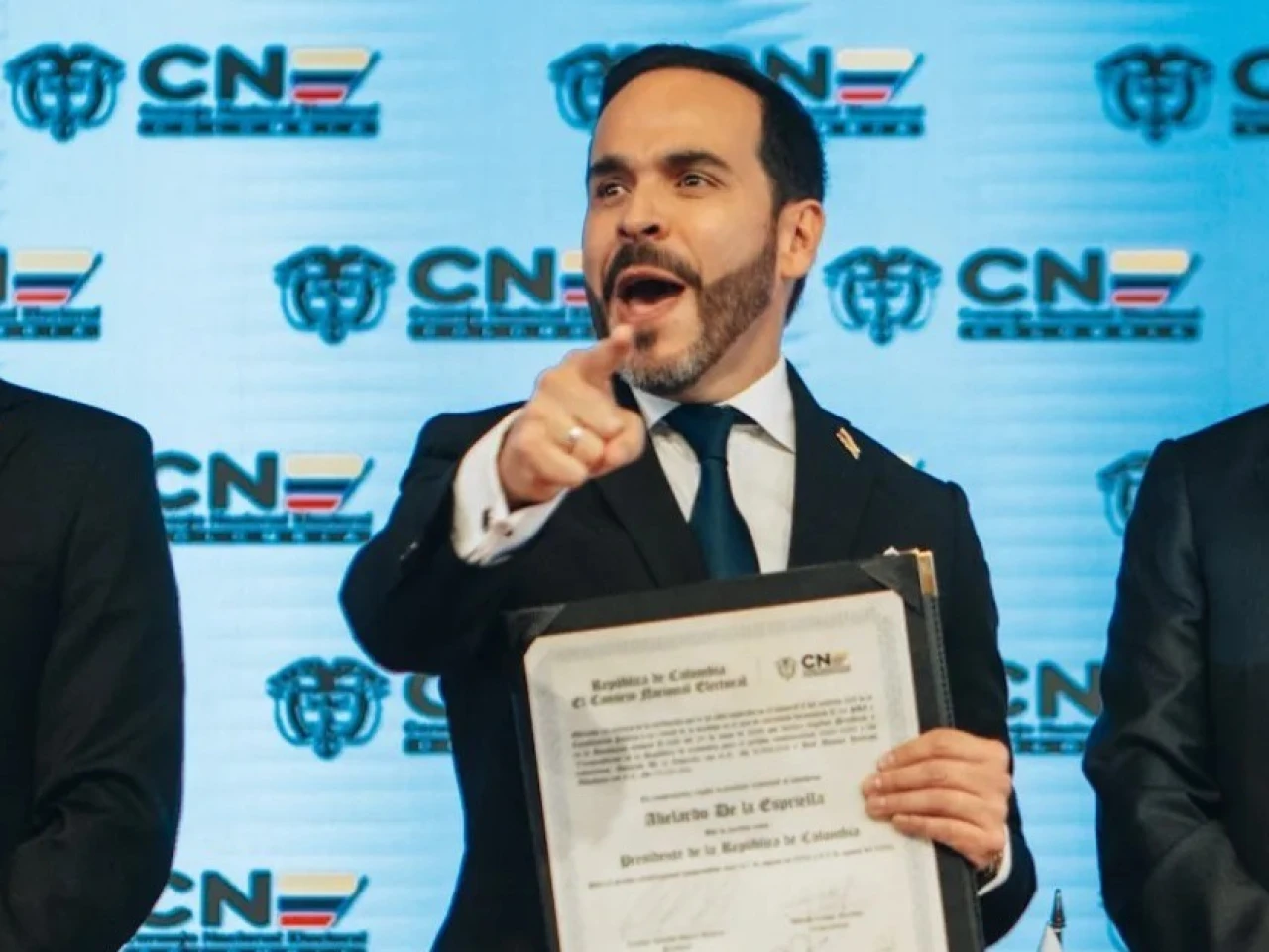 Presidente electo de Colombia plantea refinanciar la deuda pública para aliviar la presión fiscal