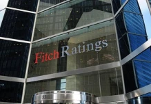 Fitch alerta mayor riesgo fiscal de Ecuador tras el revés de Noboa