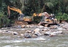 Ecuador decomisó 5 excavadoras de minería ilegal en el Podocarpus