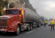 Colombia elimina el cambio obligatorio de tractocamiones en la frontera con Ecuador