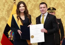 Ecuador condecora a Kristi Noem y refuerza alianza con EE.UU. en seguridad regional