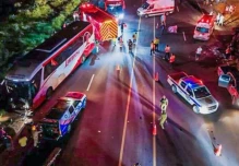 Choque en Santa Elena dejó un soldado muerto y 14 heridos