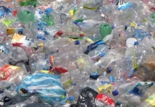 Las botellas de plástico se cambian por pasajes de bus en Guayaquil 
