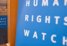 HRW critica uso de informes secretos para bloqueo de cuentas de organizaciones en Ecuador 