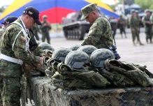 Fuerzas Armadas recibieron 30.000 cascos y chalecos