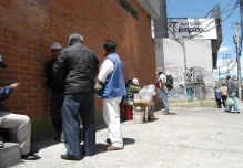 Gobierno se endeuda más y la Cepal confirma la crisis