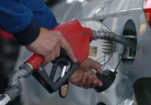 Ajuste en el mejor estilo revolucionario: devaluar las gasolinas