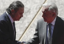 López Obrador defiende el petróleo
