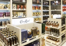 Aduana reduce a 3 litros el ingreso de licor sin impuestos para viajeros