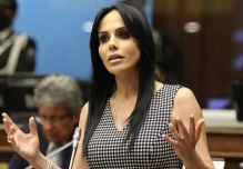 Marcela Holguín también renunció