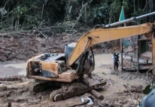 Ejército destruye maquinaria y campamento vinculados a minería ilegal en Napo