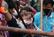 Marcha indígena avanza hacia Quito para exigir el recuento de votos