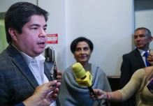 Arturo Félix viaja a Colombia para un nuevo intento de adquirir electricidad