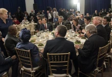 Moreno comparte mesa y mantel con Trump