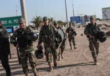 Perú despliega a militares en la frontera con Ecuador para vigilar migración