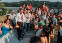 Puerto Santa Ana ya cuenta con su canoa de fibra de vidrio