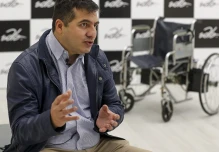 Estudiantes de la UDLA perfeccionan silla de ruedas movida con la mente