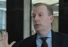 Michael Fitzpatrick observa gente en pánico por investigación del crimen de Villavicencio