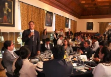 Por primera vez, la gente cree que la crisis es culpa de Correa, según CEDATOS