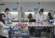 Científicas ecuatorianas podrán participar por primera vez en premio regional de la Unesco