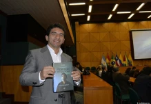 Cléver Jiménez lanza libro sobre el 30-S