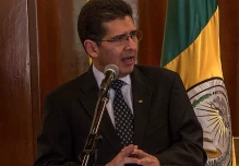 El Procurador sigue pagando a su amigo Peribonio