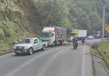 Plantean ampliar a cuatro carriles la vía Baños–Puyo ante caos vehicular