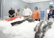 Usaid dona equipos para pescadores artesanales en Galápagos