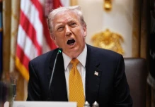 La BBC sufrió un duro revés tras dimisión de directivos y demanda de Trump de mil millones