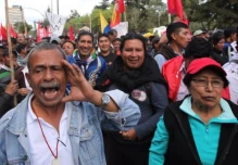 Miles marcharon contra políticas oficialistas