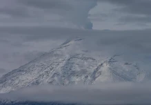 El Cotopaxi vuelve a mostrarse en medio de la niebla de los Andes