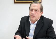 Juez llama a juicio a excanciller correísta Ricardo Patiño