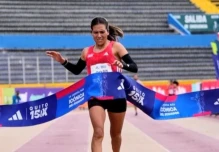 Los peruanos Saida Meneses y René Champi ganaron la 'Quito 15K'