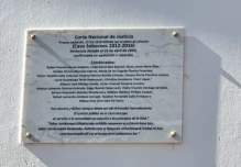 Placa en la Presidencia marca la corrupción en el Gobierno Correa