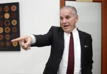 Moreno elimina la Consejería de Cuesta
