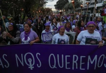 Gritos de indignación resonaron tras un año del femicidio de María Belén Bernal
