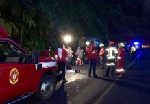 El volcamiento de un bus en Morona Santiago dejó 3 muertos y 11 heridos