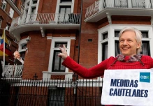 Assange sienta a Ecuador en el banquillo de acusados