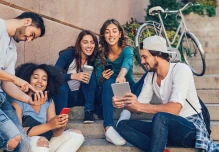 Jóvenes, redes sociales y desinterés cómo está cambiando el consumo de noticias