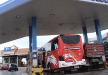Subsidios a combustibles aumentan pese a baja de precios en Ecuador