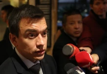 Noboa y Lasso se encaran en redes por contratos de "última hora"