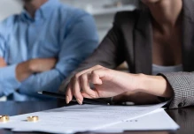 ¿Cuáles son las tendencias de matrimonios y divorcios en Ecuador?