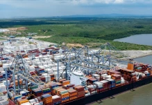 DP World está ampliando el muelle en el Puerto de Posorja