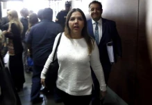 Exvicepresidenta María A. Vicuña recibe sueldo del Servicio de Rentas Internas desde hace doce meses
