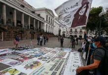 Mural y plantón recuerdan a 1.500 personas desaparecidas en Ecuador