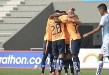4 equipos luchan por ganar la primera etapa