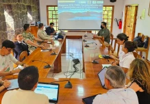 Galápagos y OIEA revisan cooperación para monitorear contaminación por plásticos