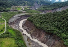 La producción petrolera cae 53 % por la erosión del río Coca