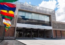 La Asamblea tratará enmienda a la Constitución para declarar al dólar como moneda oficial