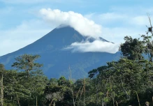 El volcán Sumaco, un universo de vida invisible aún por descifrar en Ecuador